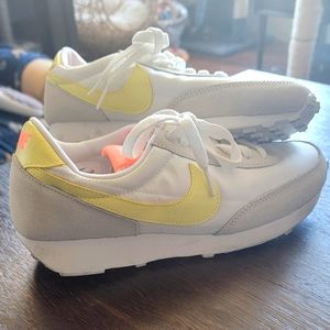 Women's Nike Daybreak Sneakers